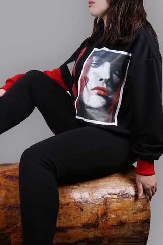 Siyah/Kırmızı Baskılı Yandan Kapama Detaylı Sweatshirt