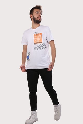 Erkek Beyaz V Yaka Yazılı Baskılı Tshirt