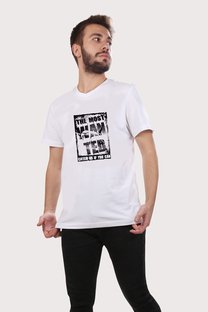 Erkek Beyaz V Yaka Ön Wanted Baskılı Basic Tshirt