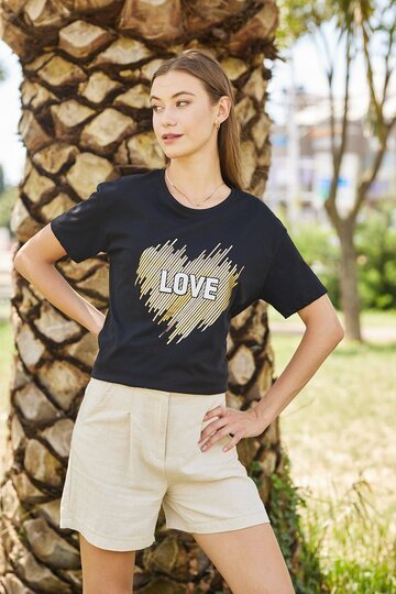 Pachie Önü Kalpli Love Yazı Baskılı Siyah shirt (PC0070)