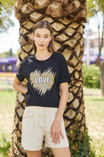 Pachie Önü Kalpli Love Yazı Baskılı Siyah shirt (PC0070)