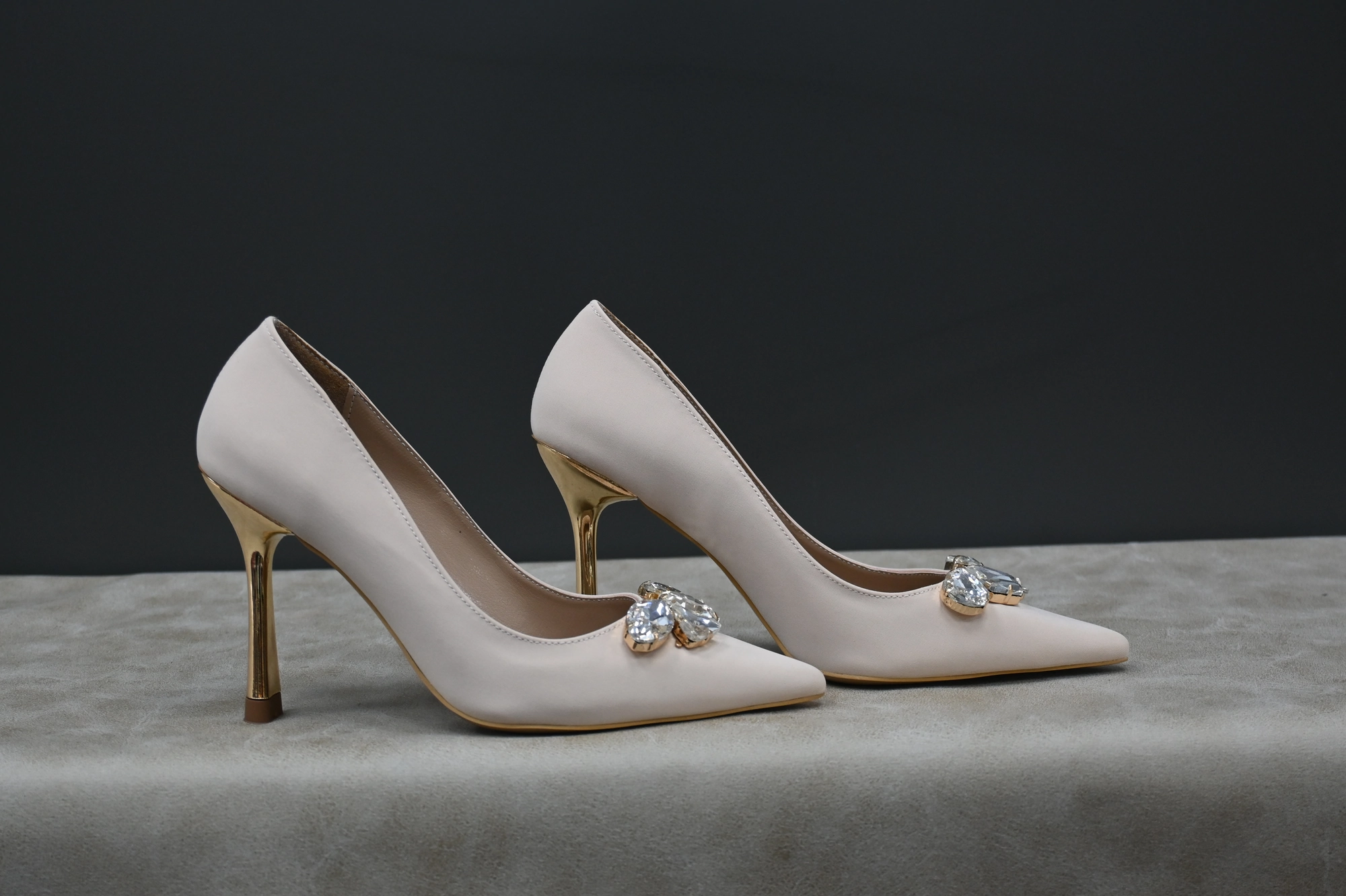 Kadın Taşlı Gold Detaylı Stiletto