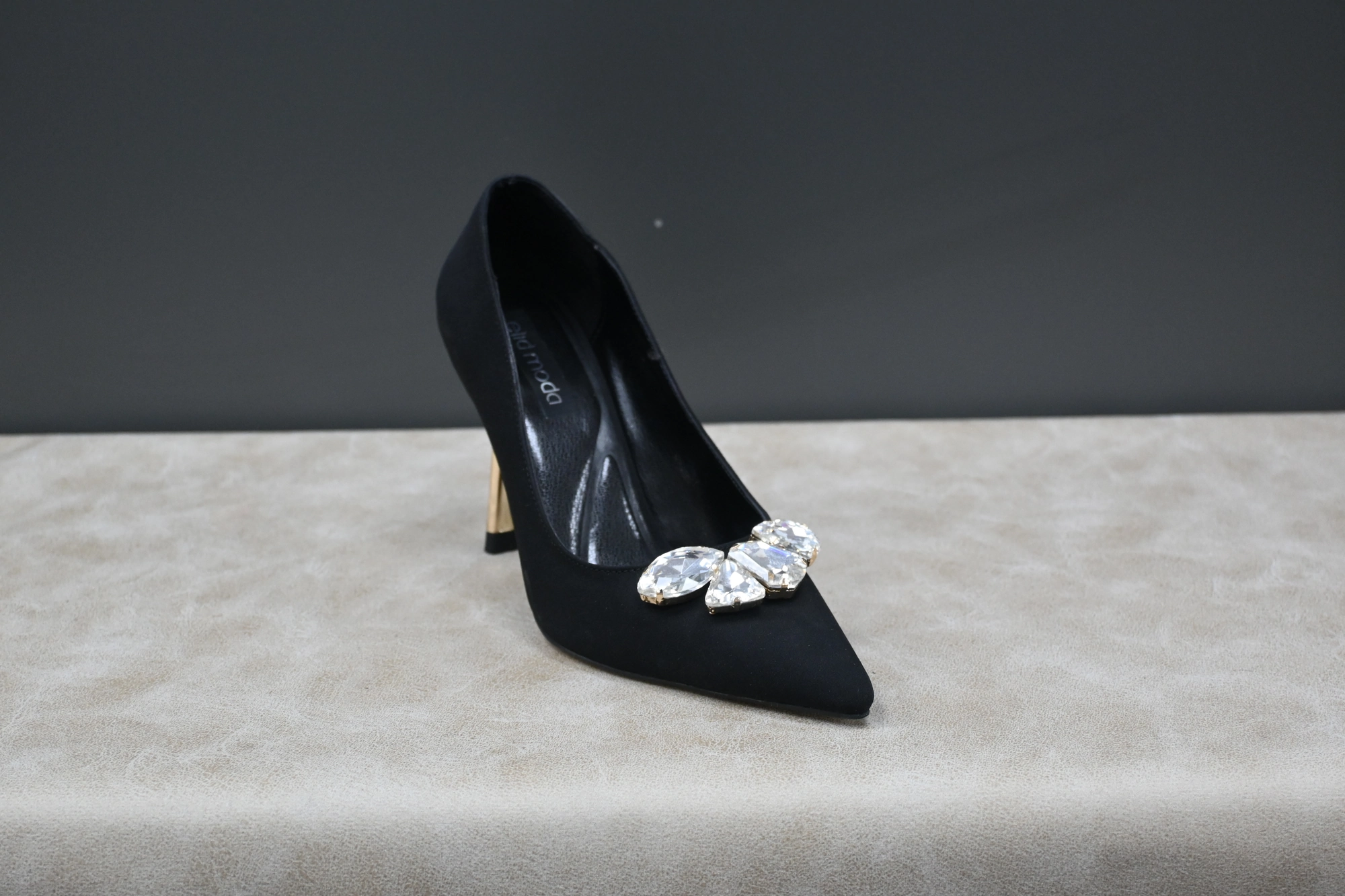 Kadın Taşlı Gold Detaylı Stiletto