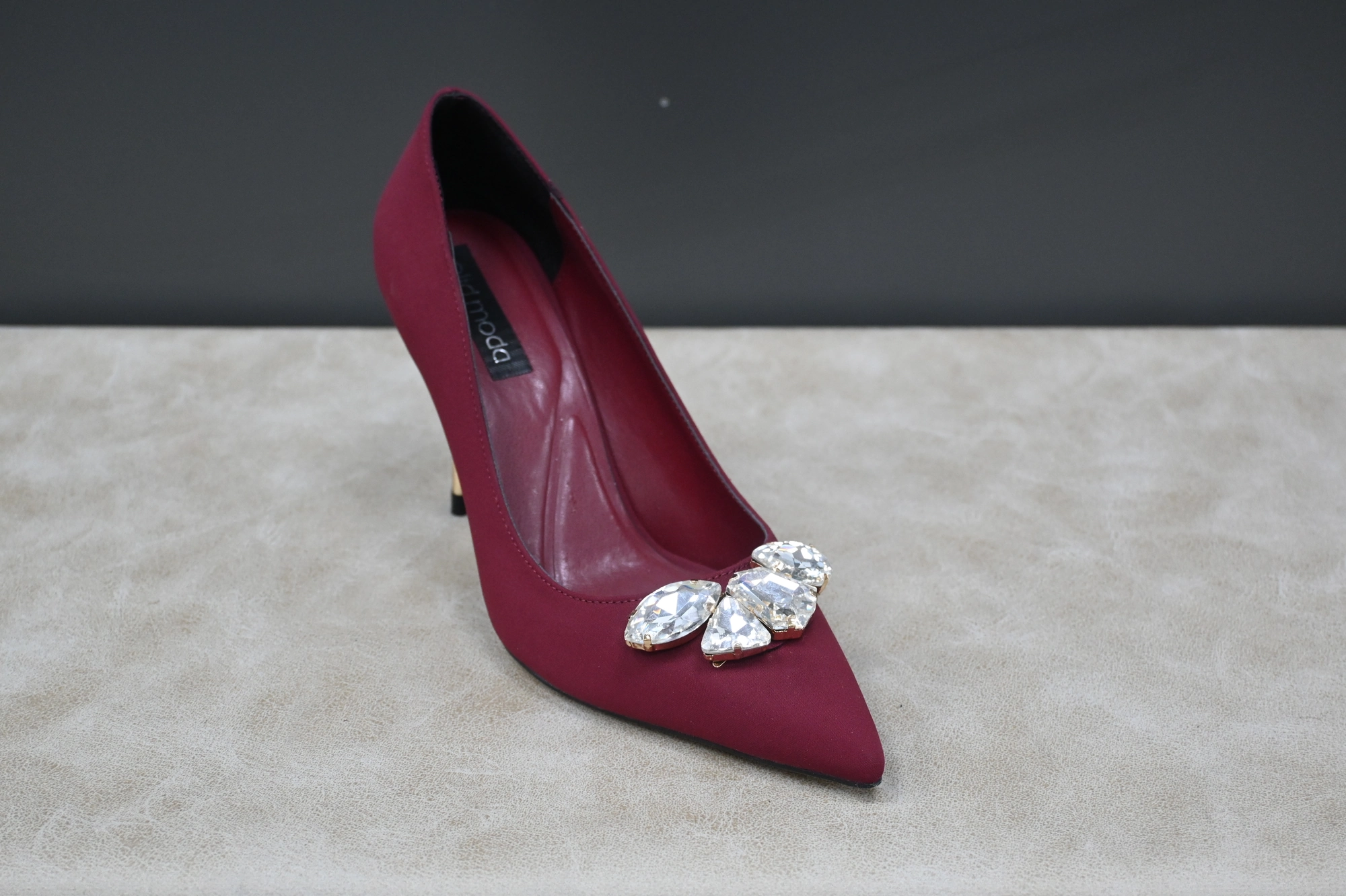 Kadın Taşlı Gold Detaylı Stiletto