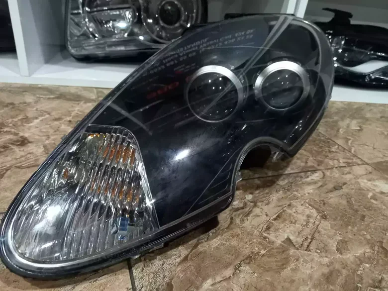 Aston Martin DB9 Sağ Far