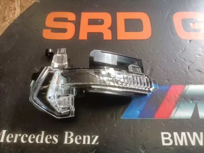 Audi A3 2020- Sağ Sol Ayna Sinyali 8Y1949101A 8Y1949102A