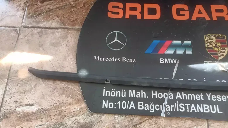 Audi A3 2021-23 Panjur Üst Çıtası 8Y0807837