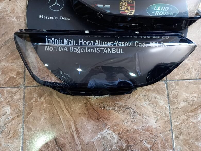 Audi A4 2020 Sonrası Far Camı