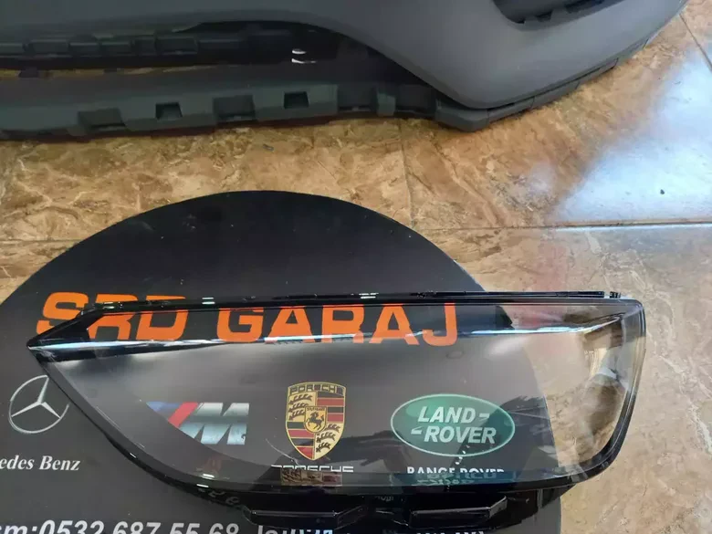 Audi A4 2020 Sonrası Far Camı