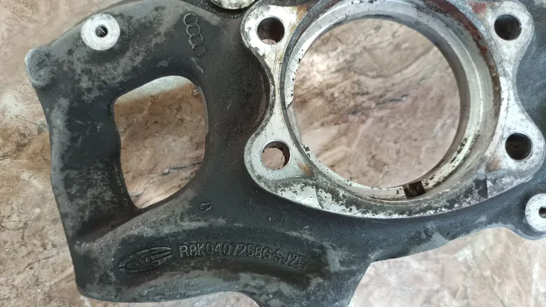 Audi A4 A5 A6 A7 Ön Sağ Taşıyıcı R8K0407258G