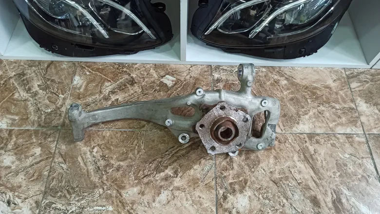 Audi A4 Audi A5 Sağ Taşıyıcı 8W0407560
