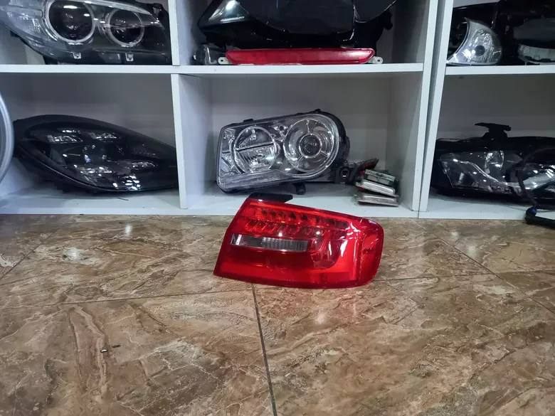 Audi A4 Sağ LED Stop 01091604