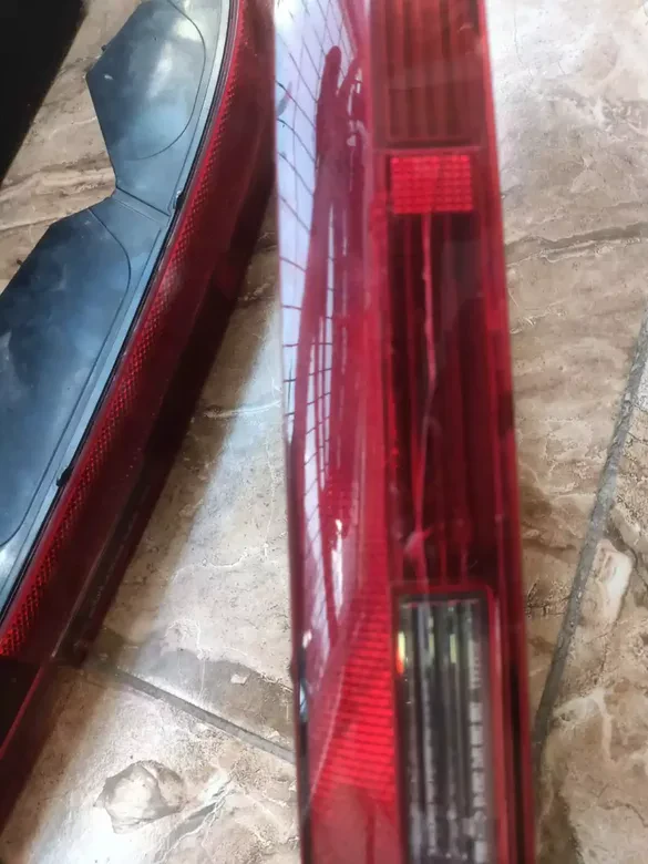 Audi Q7 2015-23 Sağ Arka Reflektör Çıkma Çatlakları Vardır 4M0945096