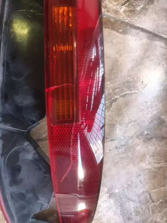 Audi Q7 2015-23 Sağ Arka Reflektör Çıkma Çatlakları Vardır 4M0945096