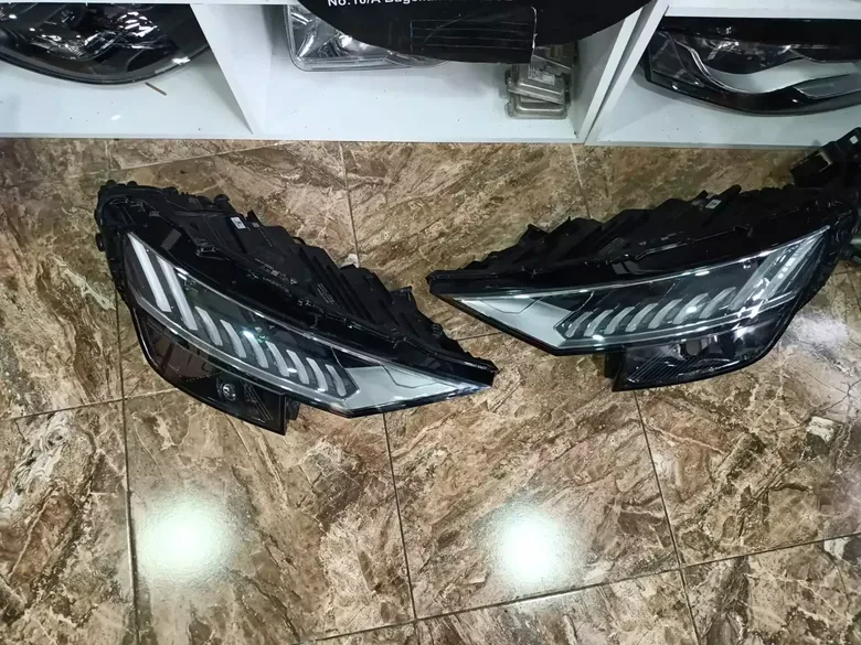 Audi Q8 Sağ Sol Matrix LED Far