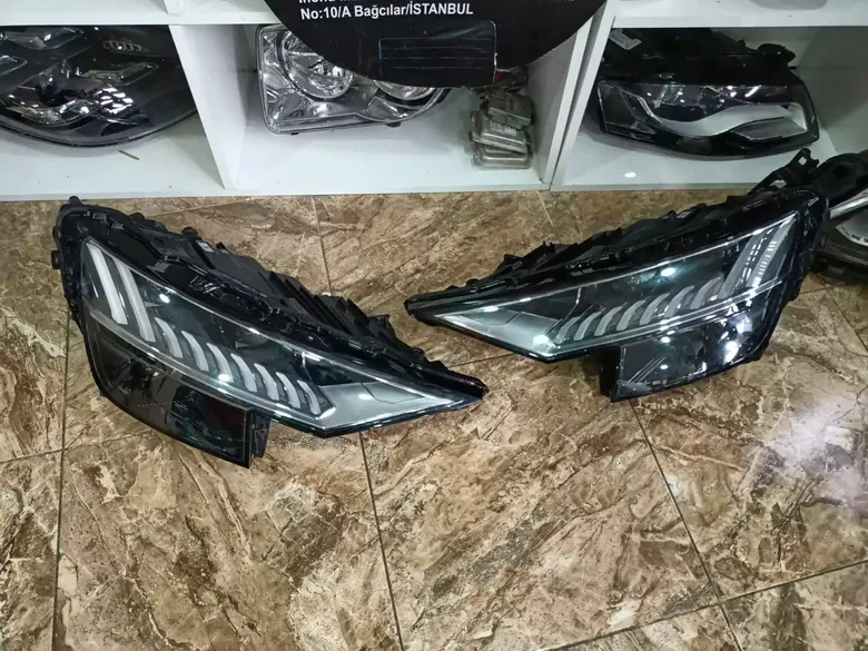 Audi Q8 Sağ Sol Matrix LED Far