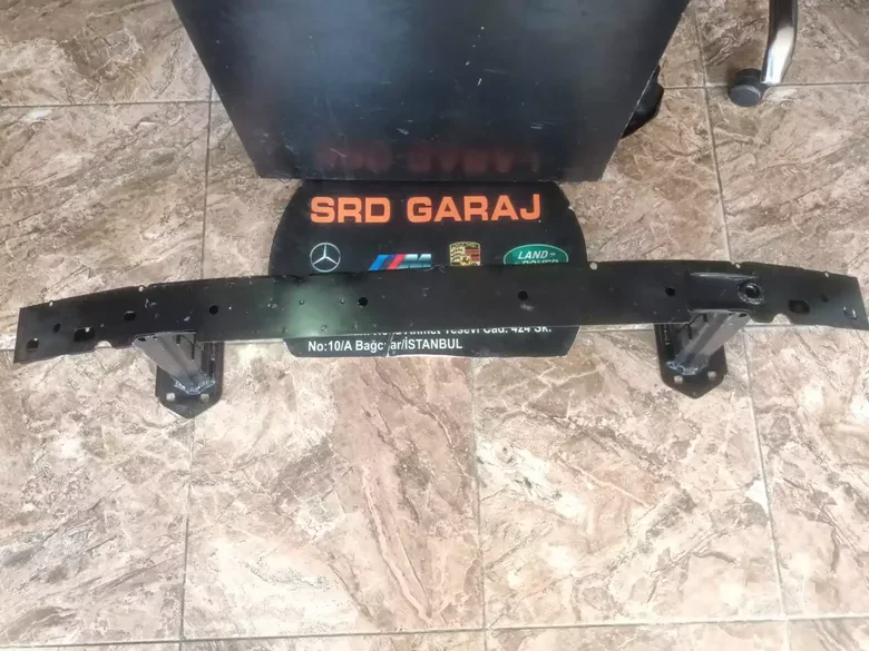 BMW 1 Serisi E87 Ön Tampon Demiri 7058450