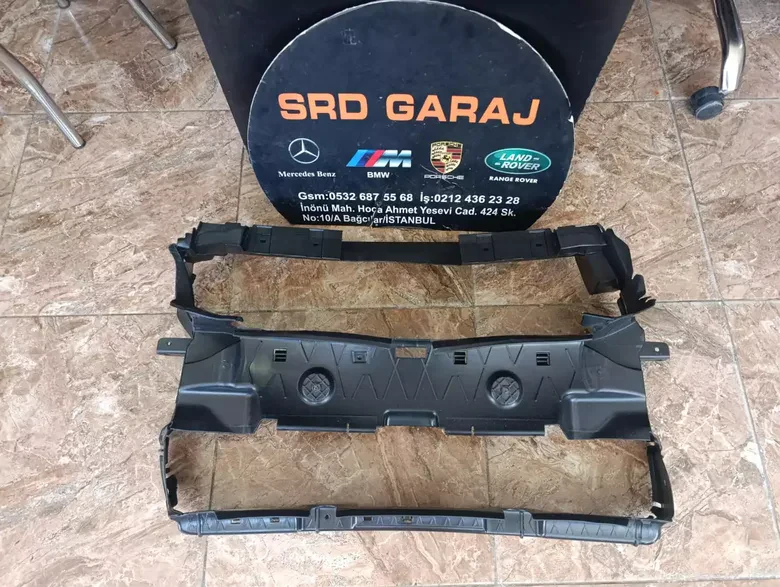 BMW 3 Serisi G20 Radyatör Hava Kanalı Üst 7455961