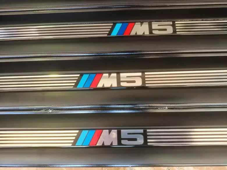BMW 5 Serisi E34 M5 M-Tech Kapı Eşik Çıtası Seti