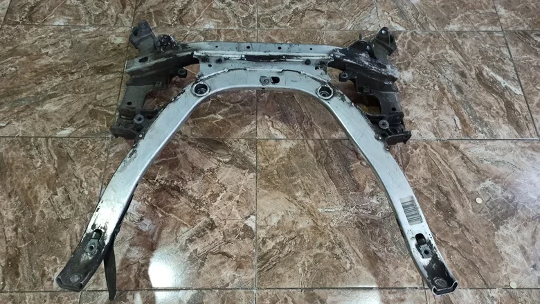 BMW 5 Serisi E60 E61 E63 Ön Alt Travers 6759461