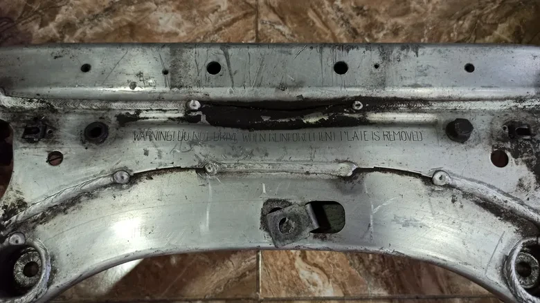 BMW 5 Serisi E60 E61 E63 Ön Alt Travers 6759461