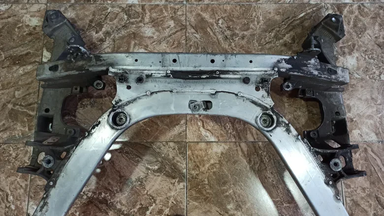 BMW 5 Serisi E60 E61 E63 Ön Alt Travers 6759461
