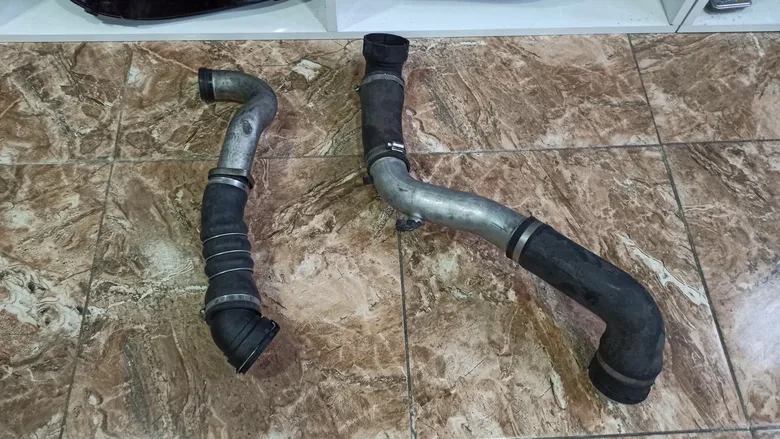 BMW 5 Serisi E60 Sağ Sol İntercooler Hortumu 7798101