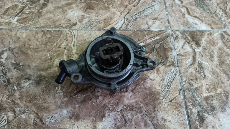 BMW 5 Serisi E60 Vakum Pompası