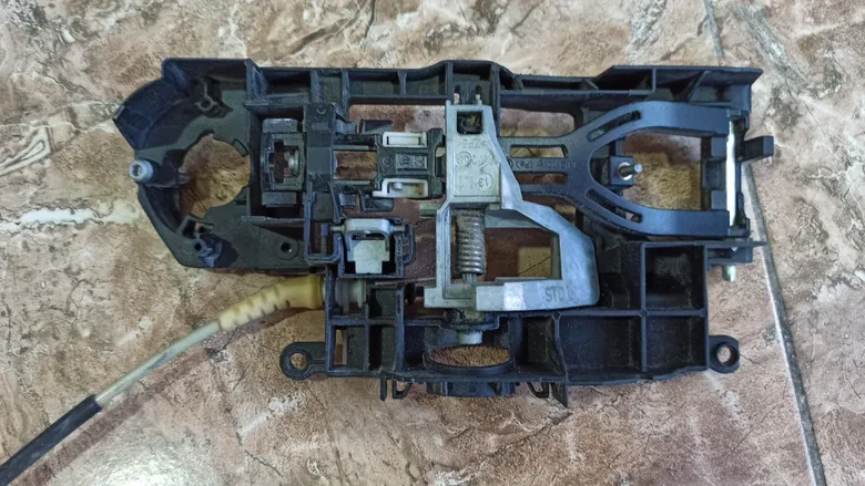 BMW 5 Serisi F10 F11 Arka Sol Kapı Dış Kolu İç Mekanizması 7564909