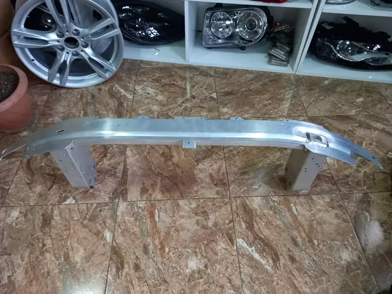 BMW 5 Serisi G30 G31 Ön Tampon Demiri 7385288