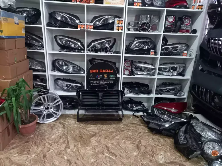 BMW 7 Serisi F01 F01LCİ F02 F02LCİ Ön Maske 51747187290