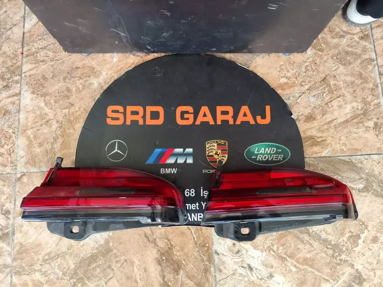 BMW 7 Serisi G11 G11 2020- Sağ Stop H8985464402