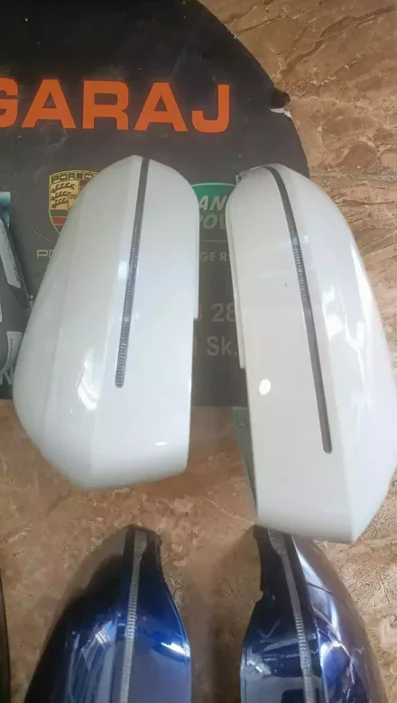 BMW 7 Serisi G70 Sağ Sol Boyalı Ayna Kapakları Sinyaller Üzerinde