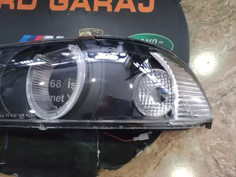 BMW E39 Angellı Siyah Sol Far Camı