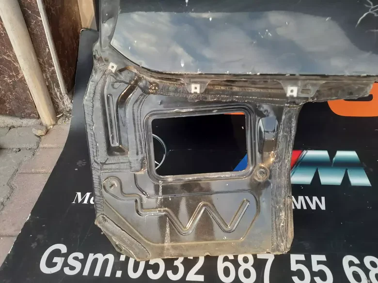 BMW E90 Arka Sağ Çamurluk Çıkma