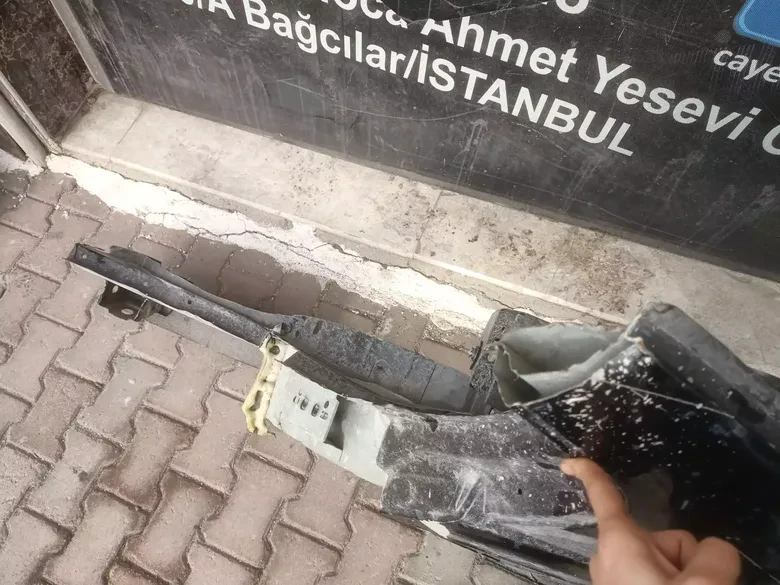 BMW E90 Arka Sol Çamurluk Çıkma