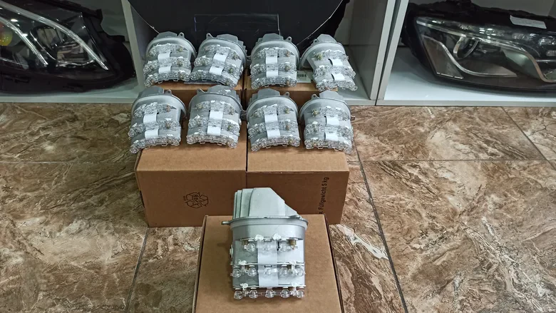 BMW E90 LCI Sağ Sol Far LED Sinyal Modülü