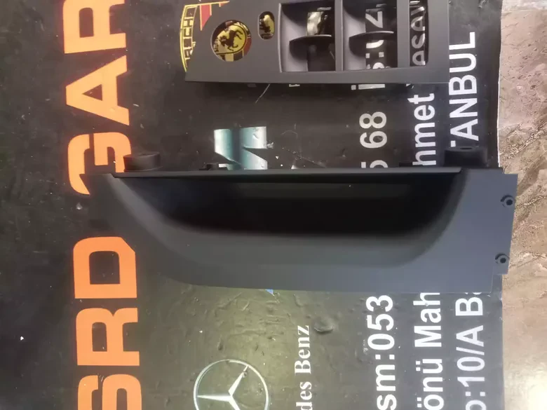 BMW E90 Sol Kapı Tutamağı Cam Düğmesi Çerçevesi