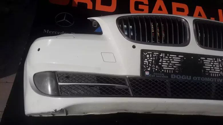BMW F10 2010 2013 Çıkma Beyaz Dolu Ön Tampon
