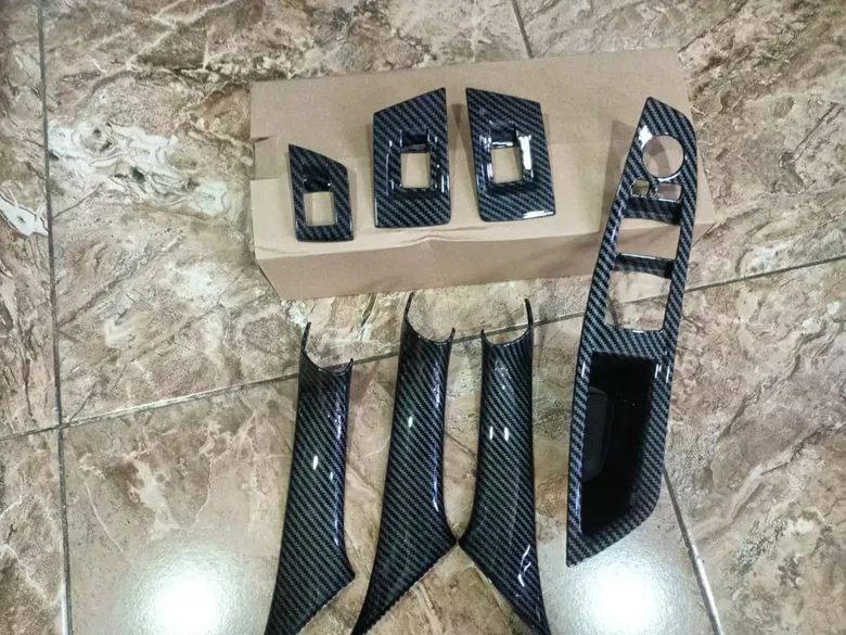 BMW F10 5 Serisi Kapı İç Kolçak Set Karbon