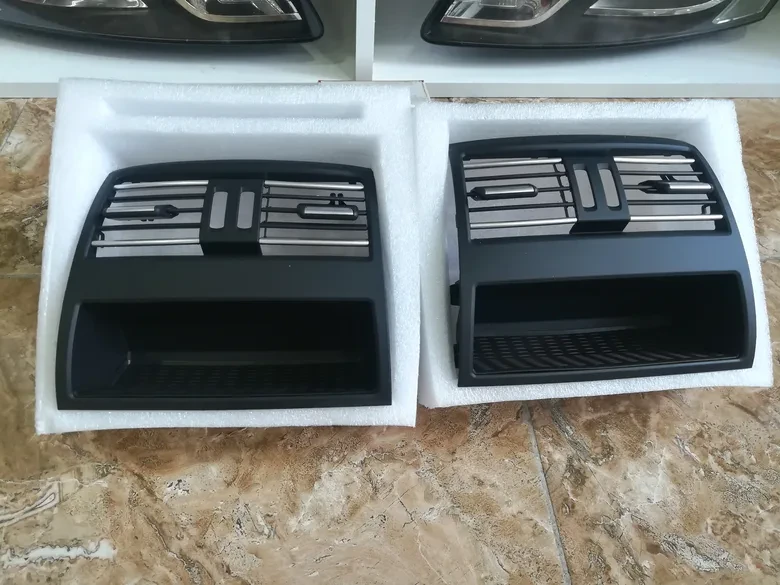 BMW F10 Arka Orta Havalandırma Izgarası