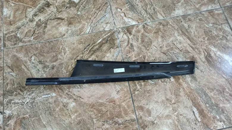 BMW F10 F11 5 Serisi Ön Sol Direk Kaplaması Kapı Palası 7182271