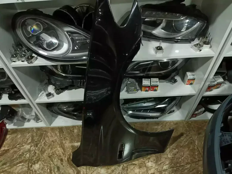 BMW F10 F11 Sağ Çamurluk Siyah