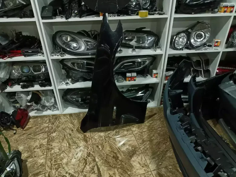 BMW F10 F11 Sağ Çamurluk Siyah
