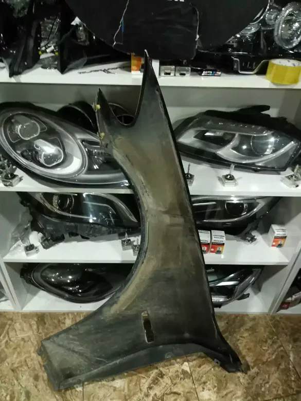 BMW F10 F11 Sağ Çamurluk Siyah