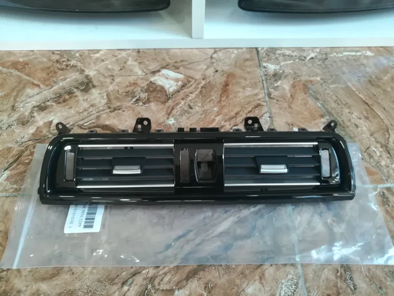 BMW F10 Havalandırma Izgarası Orta