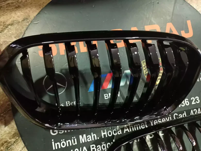 BMW F20 2011 2015 Ön Panjur Pıano Blac Takım