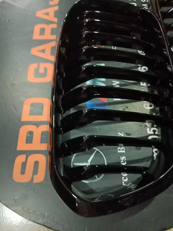 BMW F20 2011 2015 Ön Panjur Pıano Blac Takım