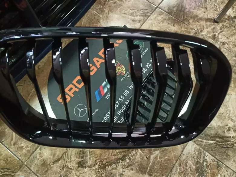 BMW F20 2011 2015 Ön Panjur Pıano Blac Takım