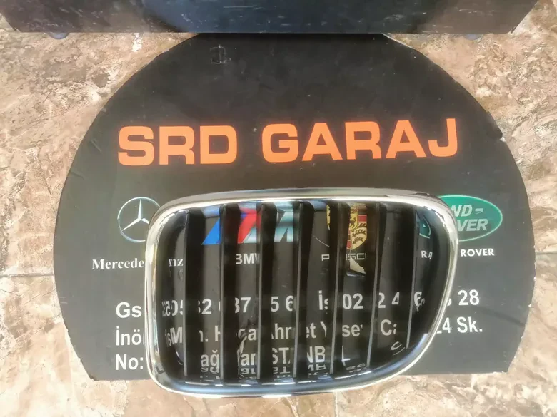 BMW X1 E84 Sağ Krom Siyah Panjur 51112993306